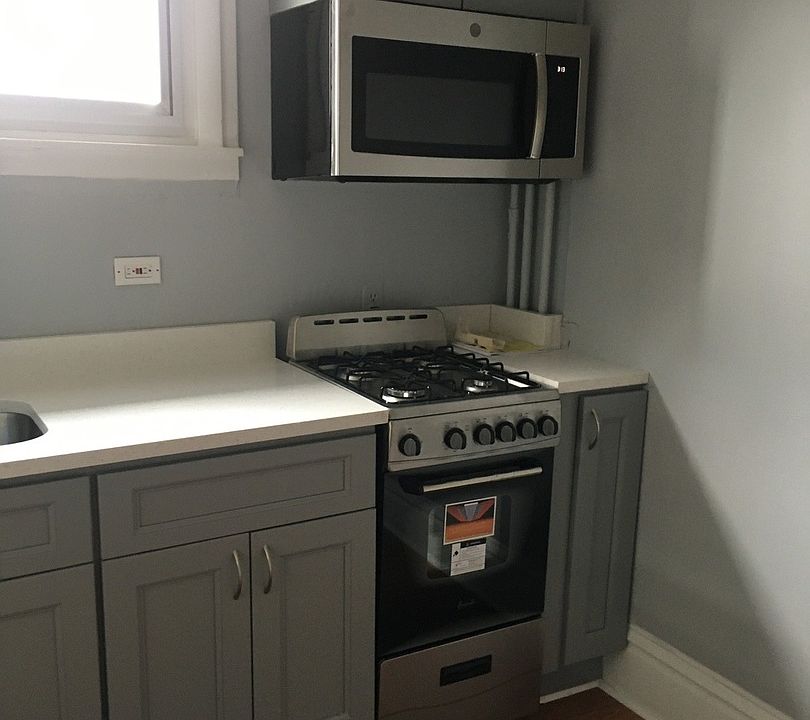 2nd image of 3226 Maple Ave #2R