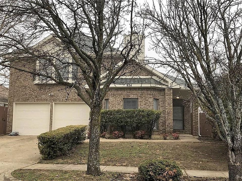 1st image of 924 Simon Dr