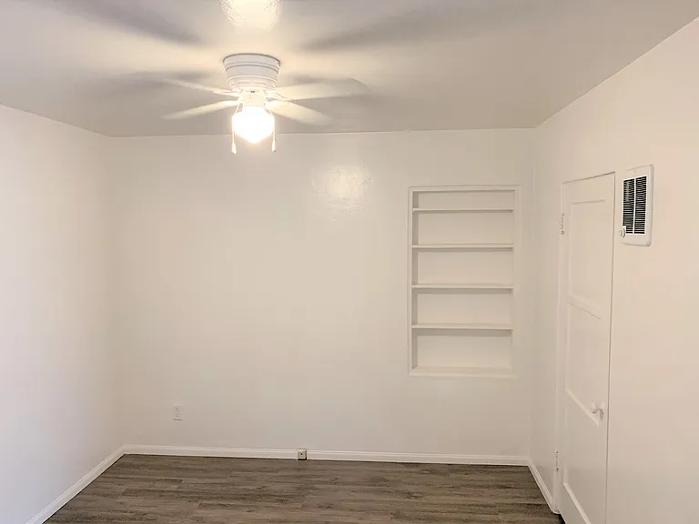 732-734 Zanzibar Ct — Photo 11
