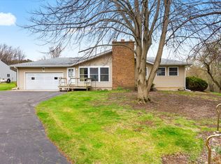 7112 Altenburg Rd, Harvard, IL 60033