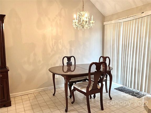 5th image of 3356 Chadbury Dr NW