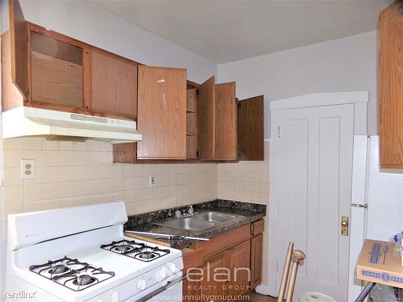 2nd image of 3552 W Leland Ave APT 1