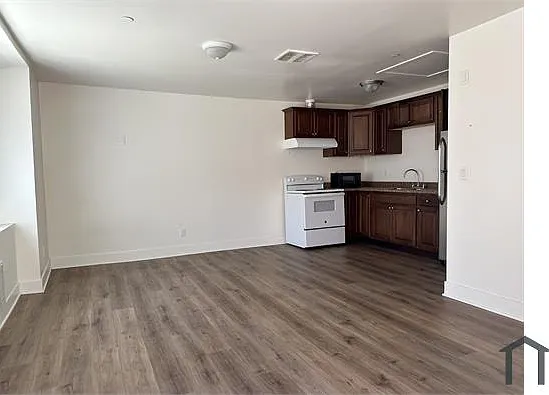 Studio, 700 sqft, $2,000 — Photo 3