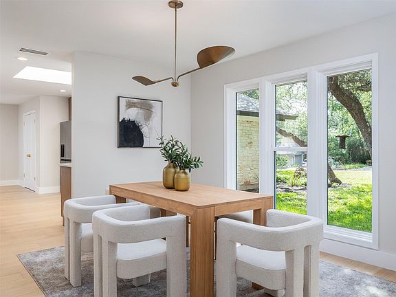 3rd image of 9403 Spring Hollow Dr