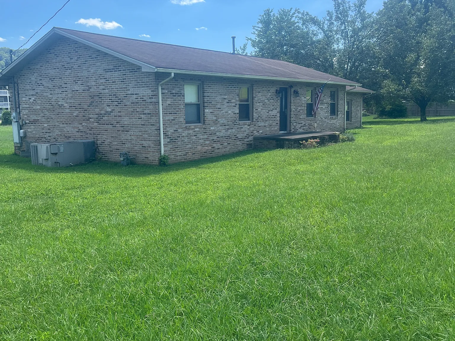 4 bed, 1875 sqft, $2,200 — Photo 2
