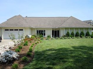 508 Fishermans Bnd, Virginia Beach, VA 23451