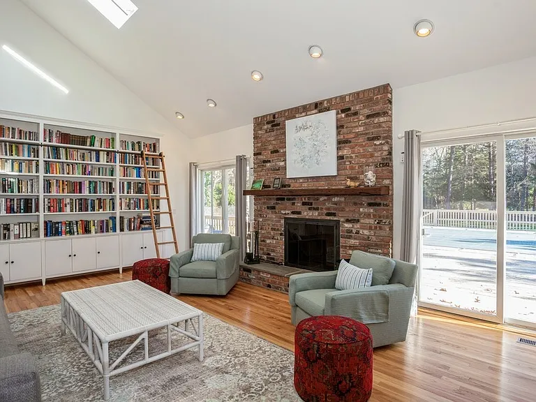 70 Jagger Ln — Photo 6