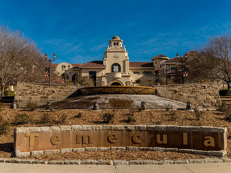 Live at Vineyards at Paseo Del Sol and experience all that Temecula has to offer.