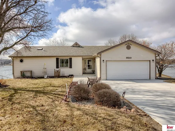 9210 Weeping Water Ct, Plattsmouth, NE 68048