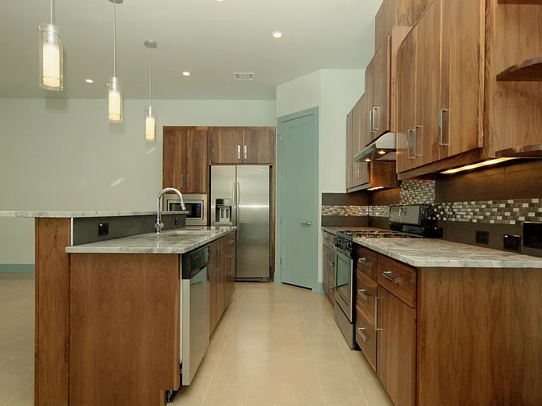 306 Franklin Blvd — Photo 4