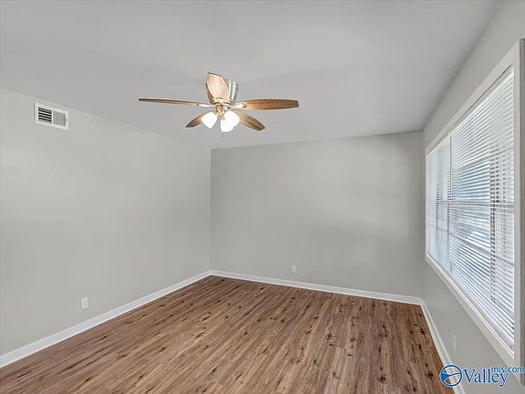 4th image of 3018 Holiday Dr SW