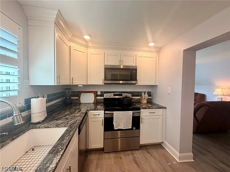4912 Vincennes St #103 — Photo 11