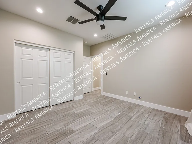 7855 W Rock Springs Dr — Photo 13