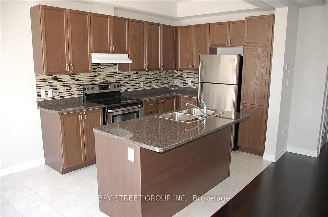 3 bed, $2,950 — Photo 3