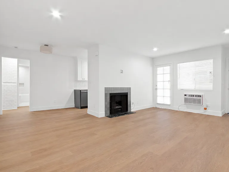 11737 Courtleigh Dr. — Photo 13