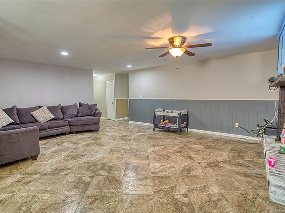 4th image of 620 S Maywood Dr