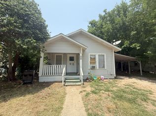 304 Locust Ave, Luling, TX 78648