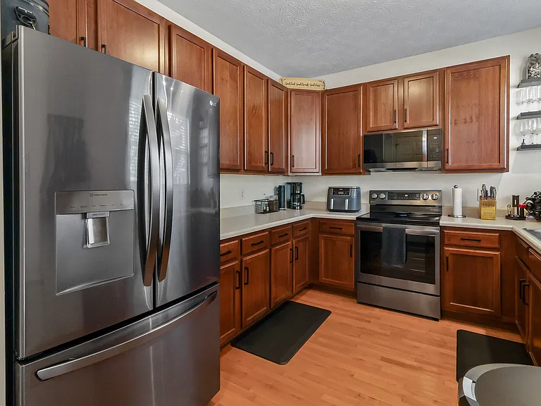 2410 N College Ave — Photo 21