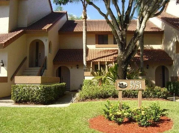 5751 Coach House Cir, Boca Raton, FL 33486