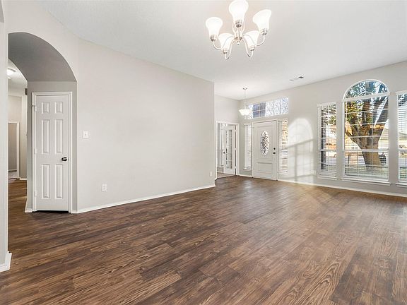 2nd image of 3112 Zinnia Ct