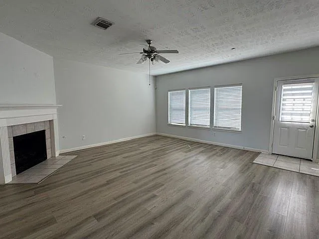 4 bed, 2.5 bath, 2316 sqft, $2,200 — Photo 4