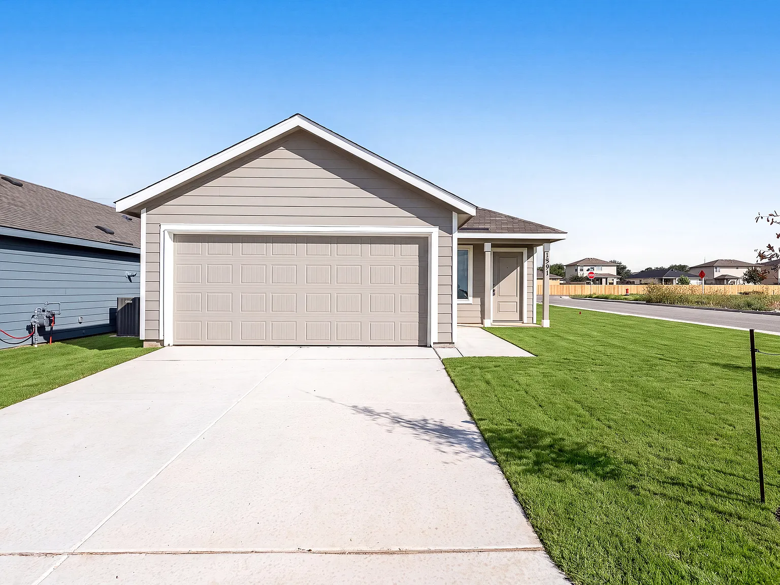 4 bed, 1600 sqft, $1,599 — Photo 2
