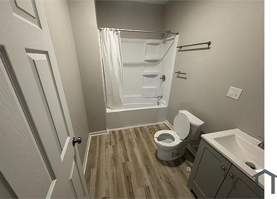 4th image of 412 W 7th St #2