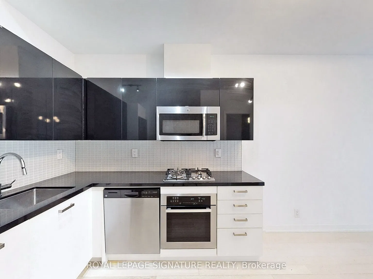 39 Brant St — Photo 2