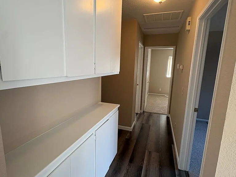 5056 Connecticut Dr — Photo 4
