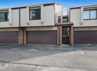 375 Juniper Tree Ct, Hoffman Estates, IL 60169