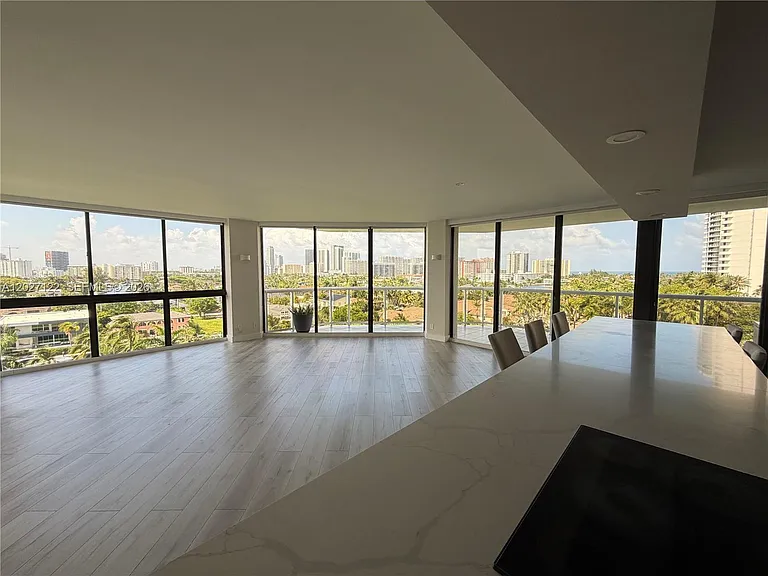 3640 Yacht Club Dr #805 — Photo 4