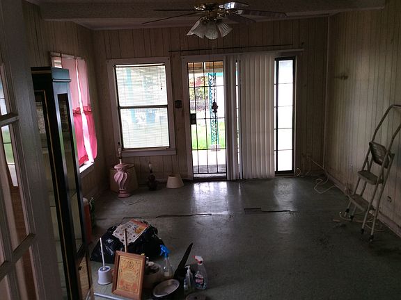 3rd image of 402 Bexar Dr