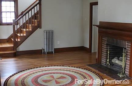 Living room
						:
						Beautiful, original hardwood floors