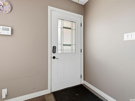 3rd image of 75 Rothwell CRESCENT