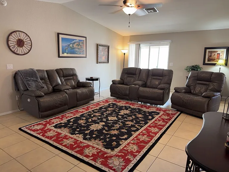 1910 Cabana Dr — Photo 5
