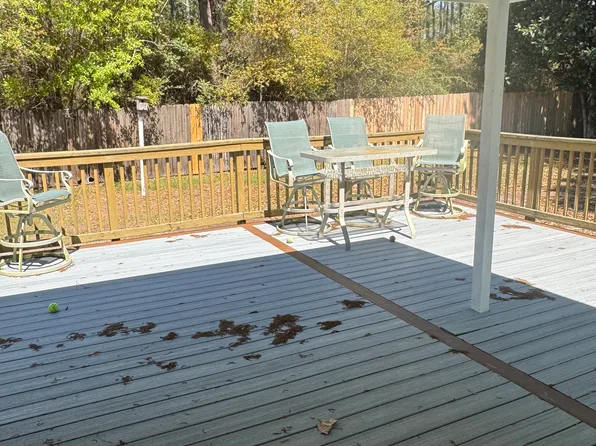 2061 Burjonik Ln, Navarre, FL 32566