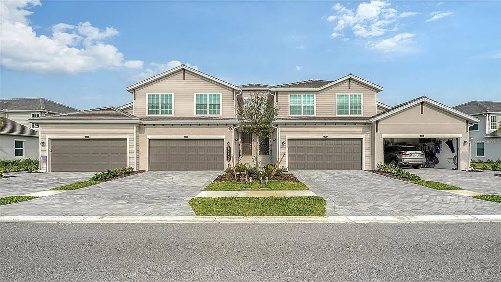 3 bed, 2.0 bath, 2110 sqft, $8,500 — Photo 2