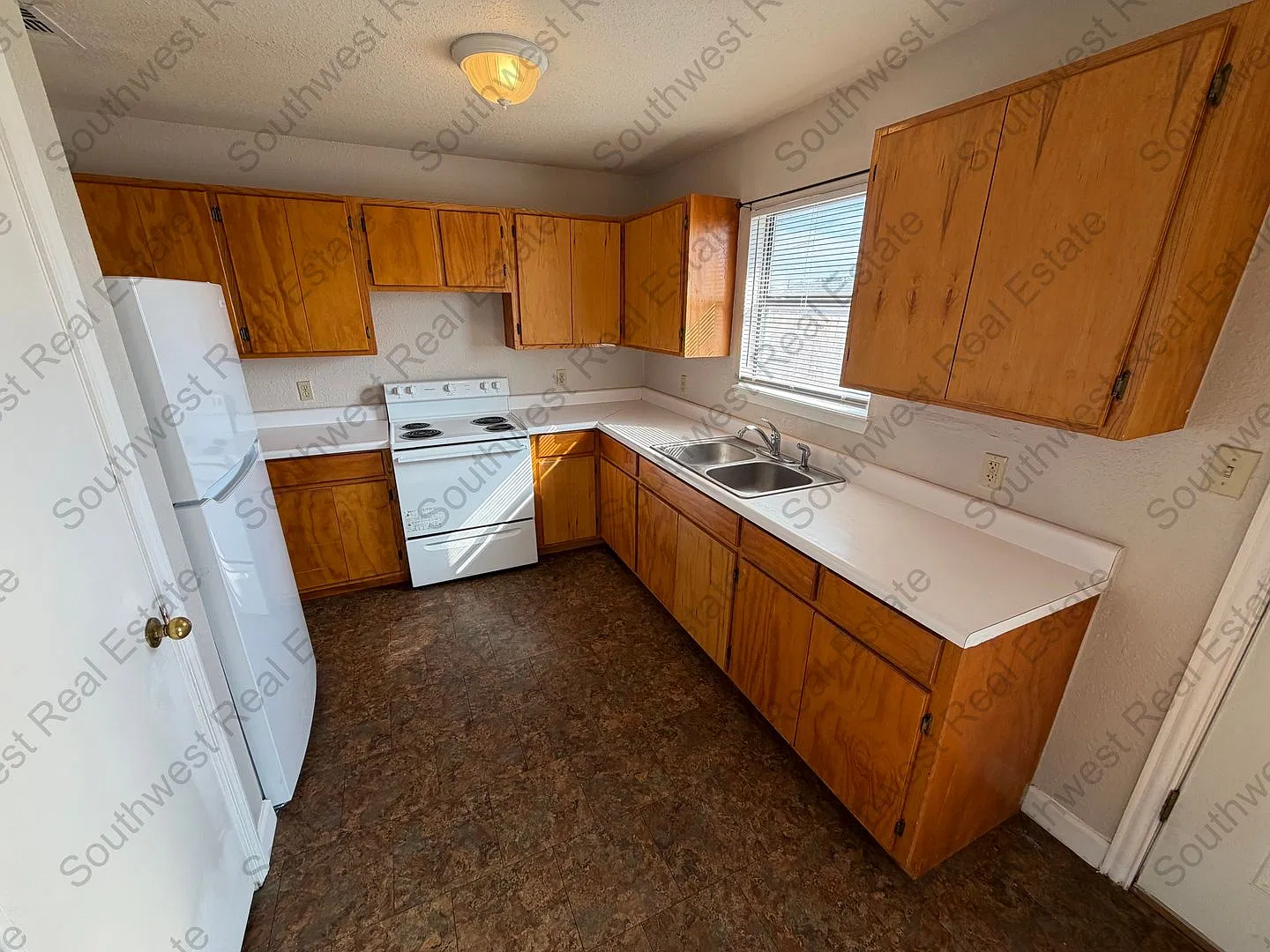 Spacious 3 bedroom 2 bath home — Photo 2