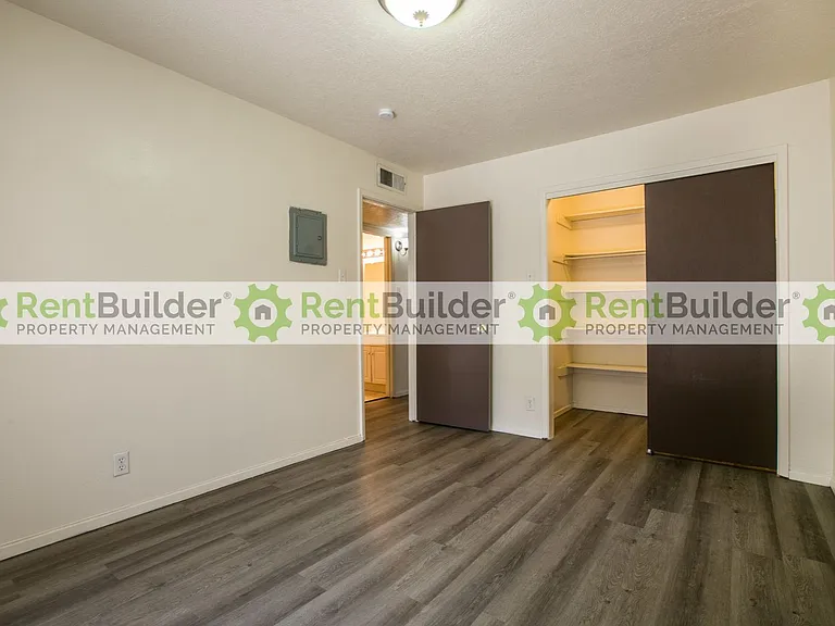 12124 Menaul Blvd NE — Photo 2