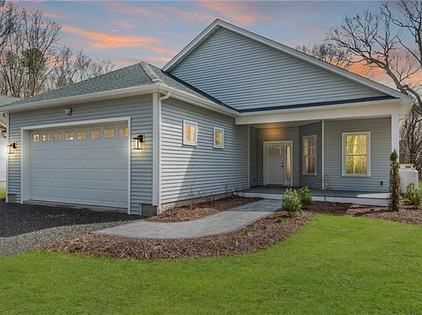 77 Harris Rd, Smithfield, RI 02917