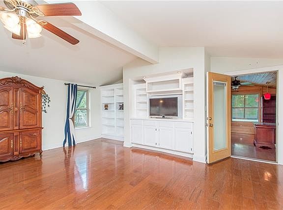 3rd image of 58559 Elenore Dr