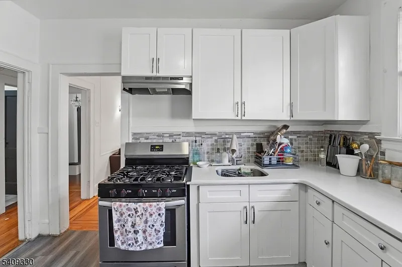 3 bed, 1.0 bath, $2,200 — Photo 4