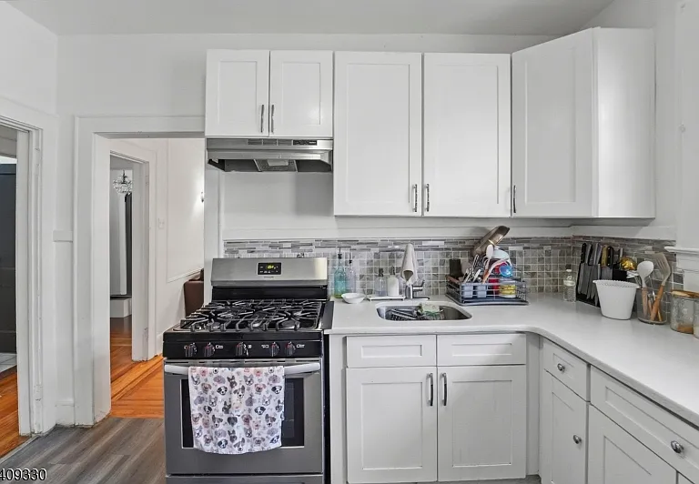 168 Carolina Ave — Photo 4