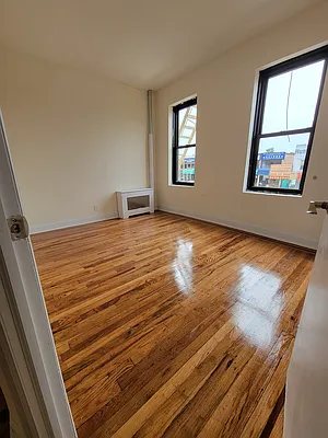 Rented by Metro Park Realty Inc | media 16