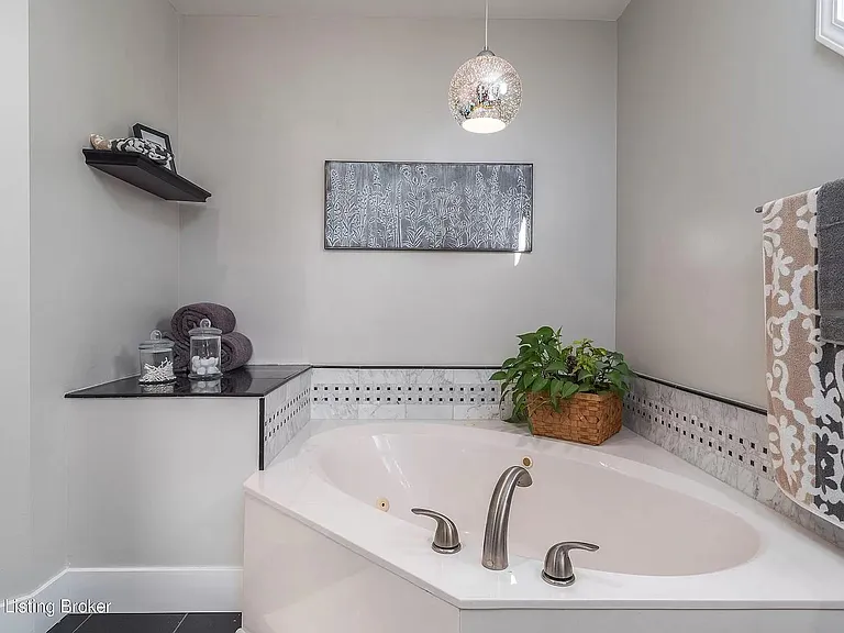 4332 Brownsboro Glen Rd — Photo 10