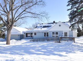 2852 Lakeview Ave, Roseville, MN 55113