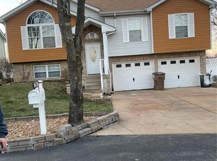 751 Walnut Rdg, Fenton, MO 63026