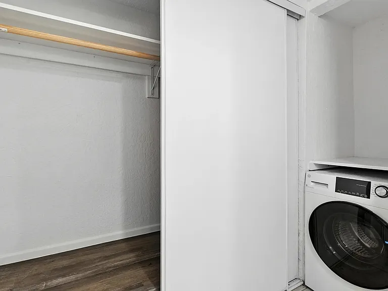 1st Ave Apartments — Photo 9