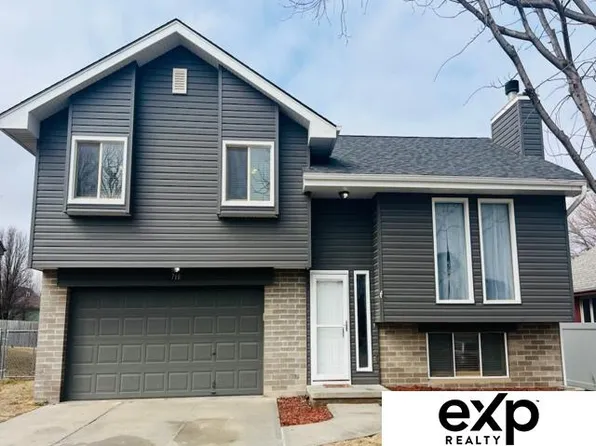 710 Diamond Ln, Papillion, NE 68133
