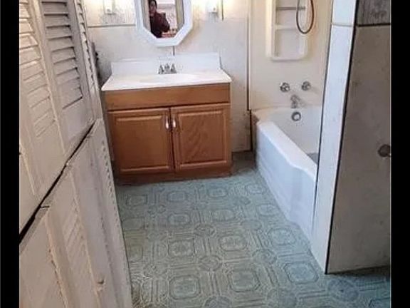 5th image of 15 Gravel Pl